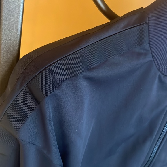 ALO Yoga Wintry Line Cropped Jacket - Picture 7 of 16